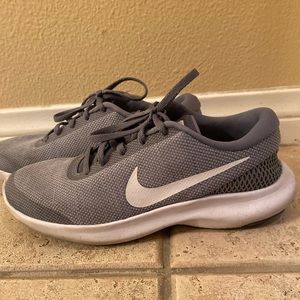 Women’s Nike shoes Flex Experience RN7